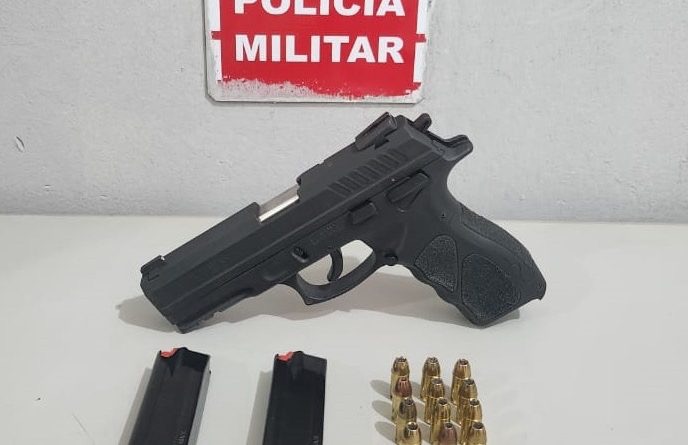 Polícia Militar apreende arma durante abordagem a um carro na cidade de Lucena