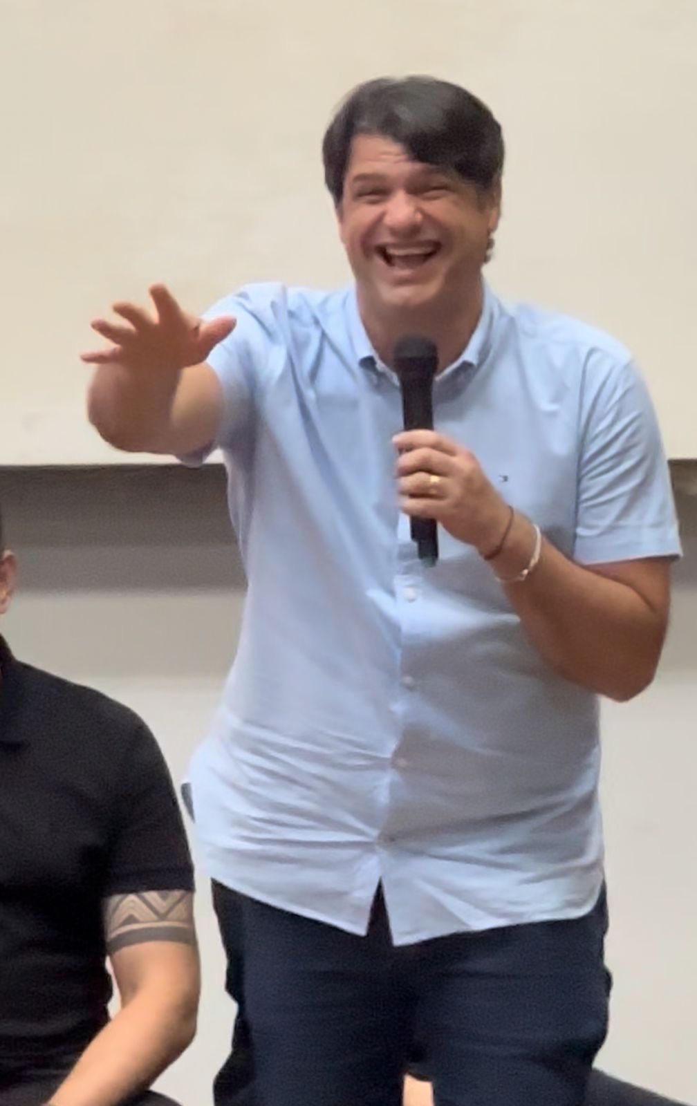 Léo Bezerra destaca investimentos em educação e melhorias nos serviços públicos em João Pessoa