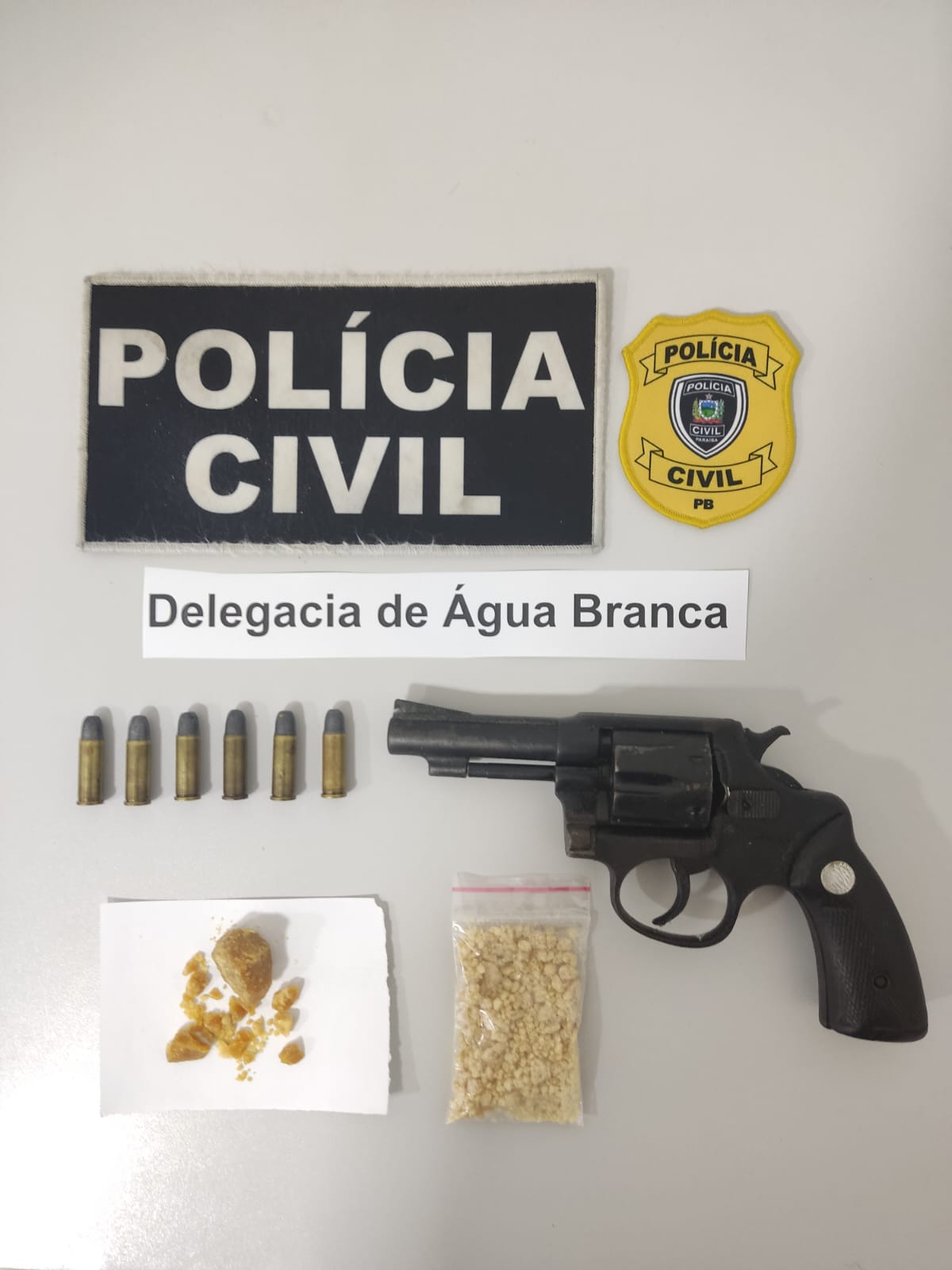 EM ÁGUA BRANCA: Polícia Civil prende dois suspeitos em flagrante por tráfico de drogas e posse ilegal de arma de fogo