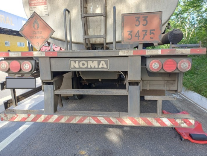 🚚🚓PRF apreende semirreboque com chassi adulterado e placas clonadas na BR-230 em Campina Grande/PB