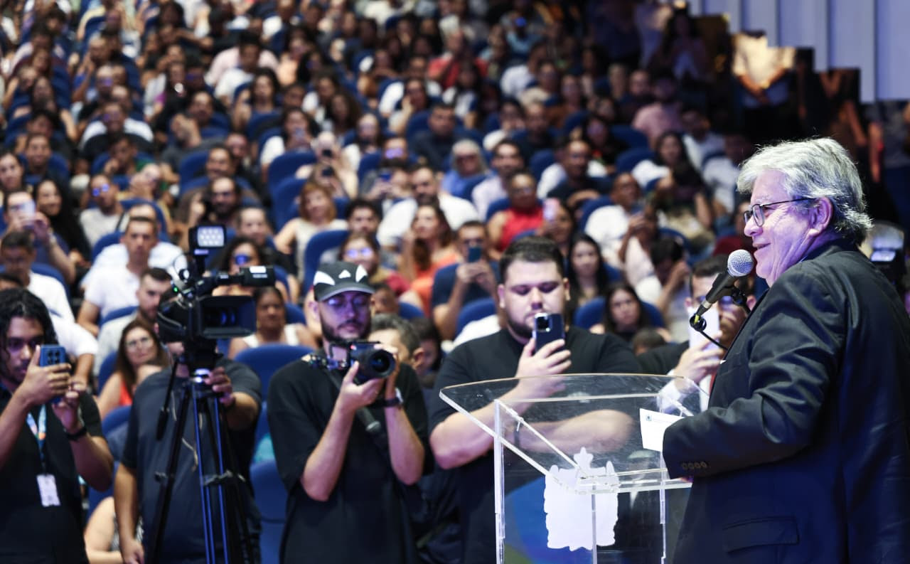 João Azevêdo empossa mil novos professores da Rede Estadual e destaca avanços na Educação da Paraíba