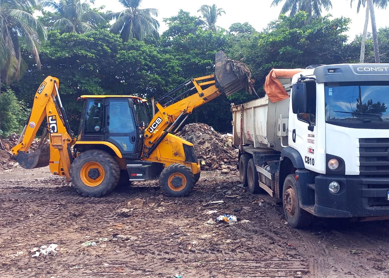 Trabalho preventivoPrefeitura intensifica ações de limpeza, desobstrução de galerias e coleta de lixo durante final de semana e feriado de Tiradentes
