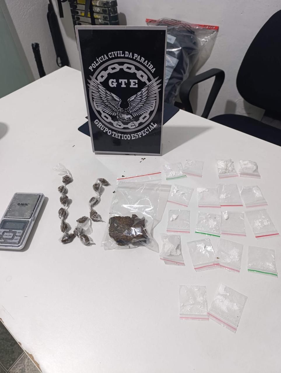 EM 24 HORAS: Polícia Civil prende mulher por roubo e homem por estupro de vulnerável no Agreste