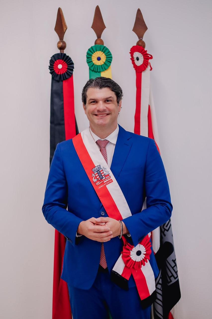 Oito vereadores não aparecem em reunião com Léo Bezerra na Prefeitura