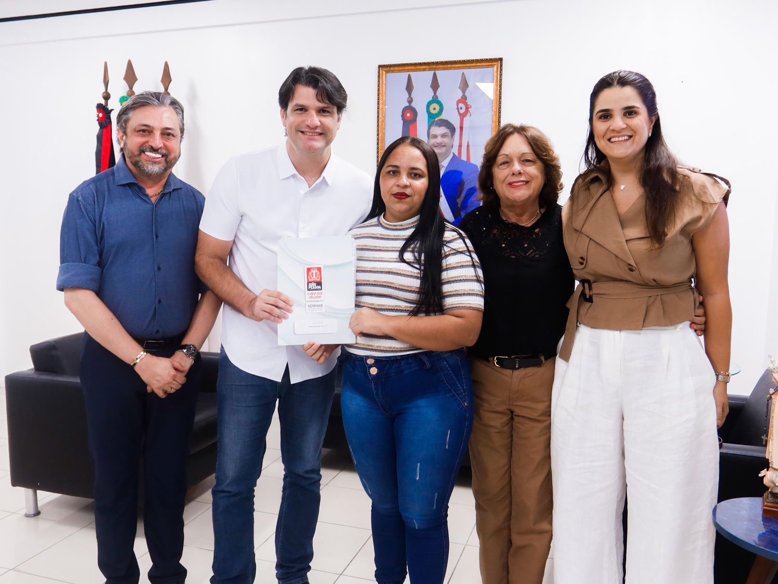 Leo Bezerra entrega novas moradias do ‘Compra Assistida’ e amplia programa para mais de 260 famílias beneficiadas