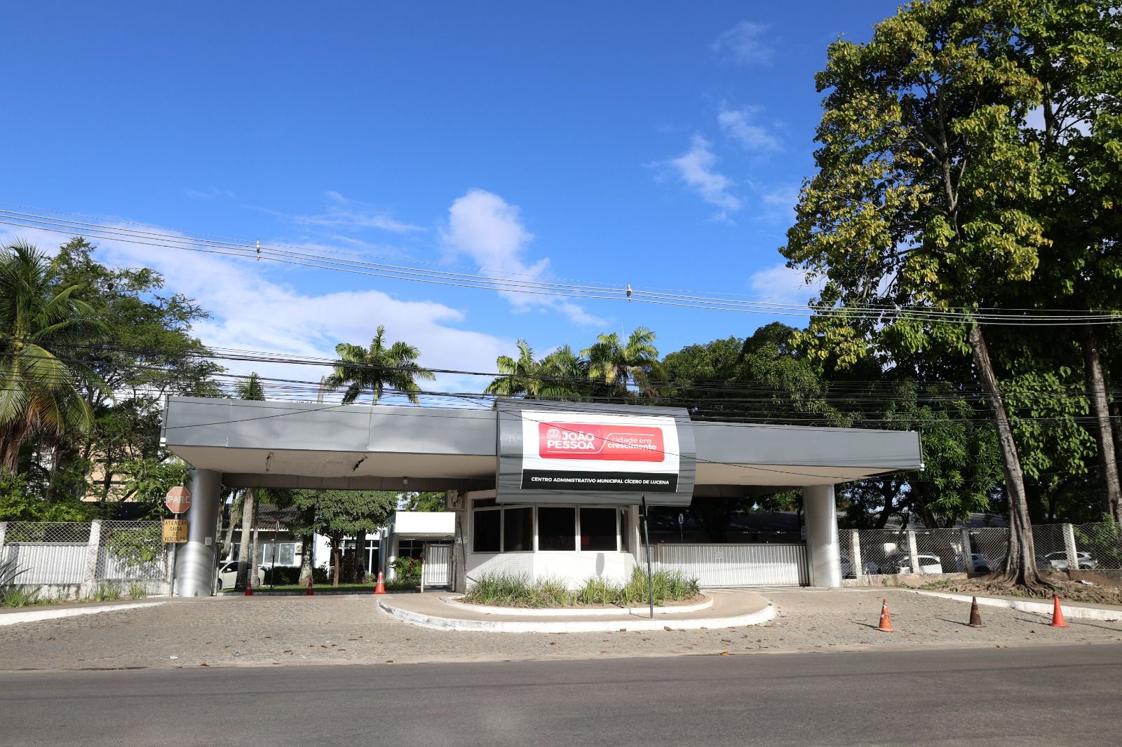 Leo Bezerra decreta expediente facultativo na próxima segunda-feira, dia 20