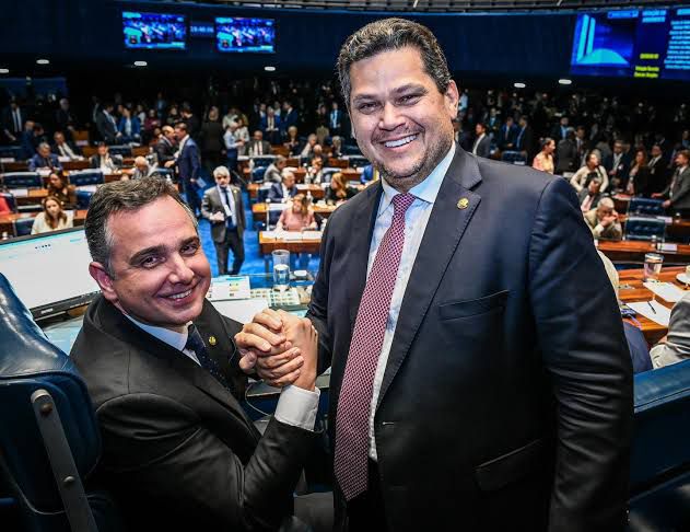 ALCOLUMBRE RI E MANDA RECADO: LULA AMARGA REJEIÇÃO DE JORGE MESSIAS NO SENADO