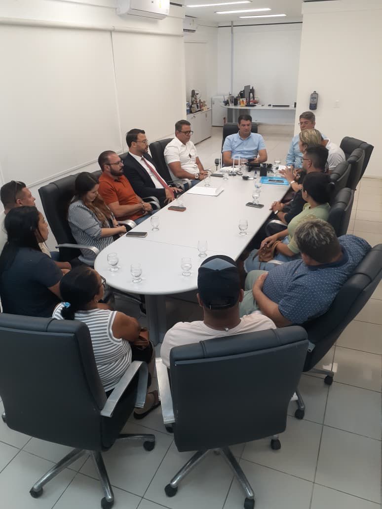 Leo Bezerra assegura permanência de trabalhadores e avança em soluções para novo Mercado Central
