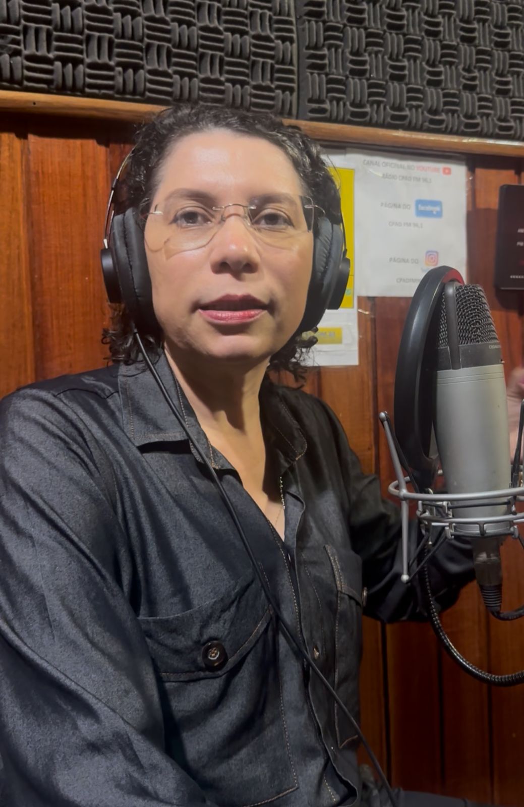 Delegada-Geral Adjunta da Polícia Civil do Estado da Paraíba, a doutora Cassandra Duarte falou sobre os desafios de ser mãe, dona de casa e autoridade, durante entrevista no Programa CPAD Notícias desta quinta-feira, 7 de maio de 2026, apresentado pelo pastor Eduardo Silva, Emerson Medeiros, o Caveira da Notícia, e Daniel Pereira, que nesta edição não esteve presente na bancada.