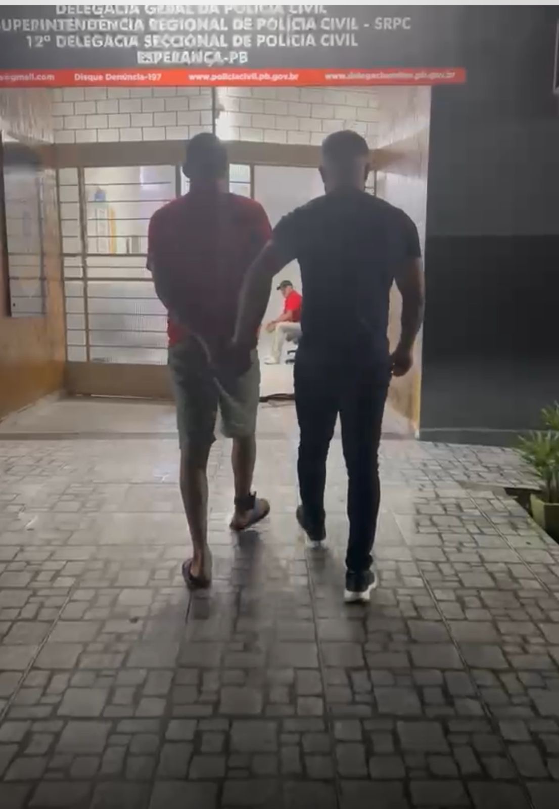 EM ALAGOA NOVA: Polícia Civil cumpre mandado de prisão contra homem condenado por roubo a padaria