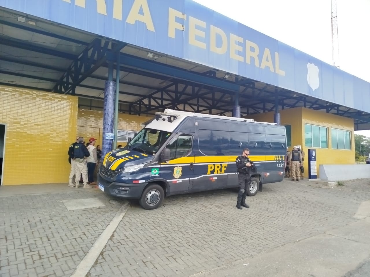 🚚 🚓 PRF apreende carga irregular e captura foragido da Justiça em fiscalizações nas rodovias da Paraíba