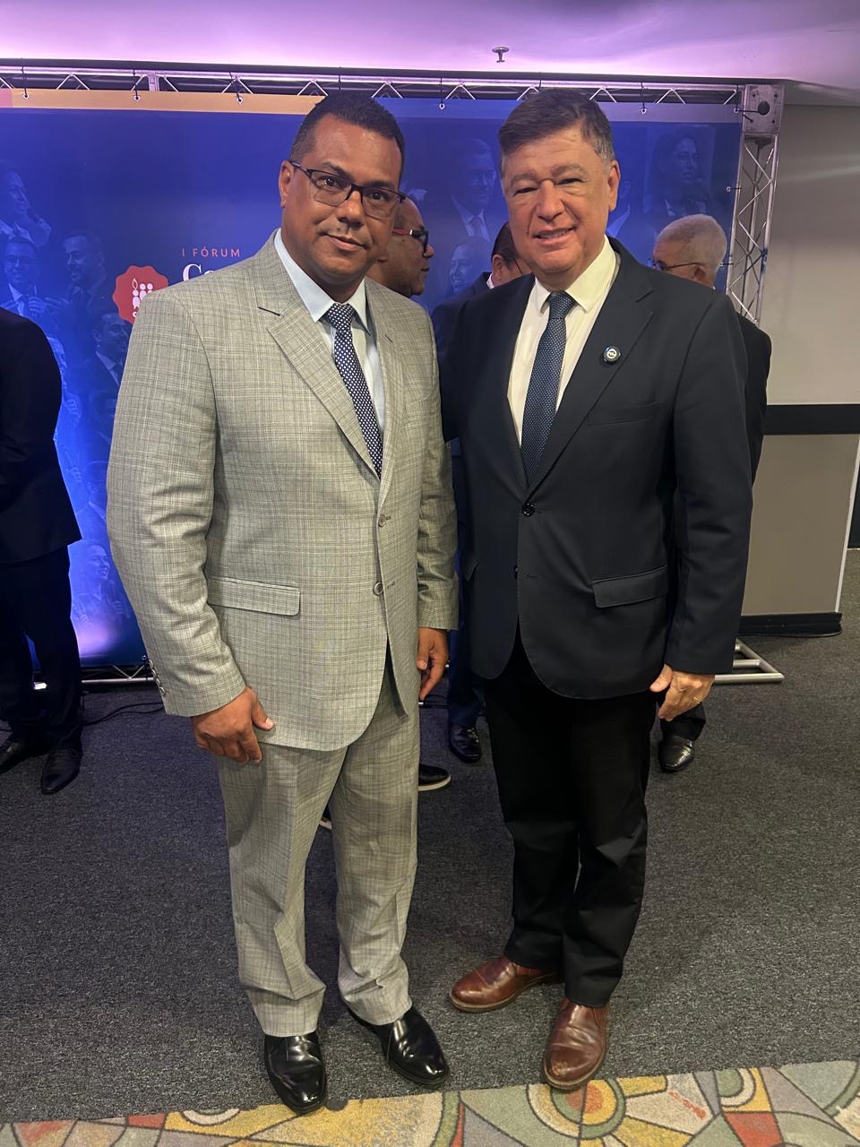 No primeiro Fórum Político da CGADB no Brasil, Pr. Isaac Venerando e senador Carlos Viana debatem fortalecimento da bancada evangélica