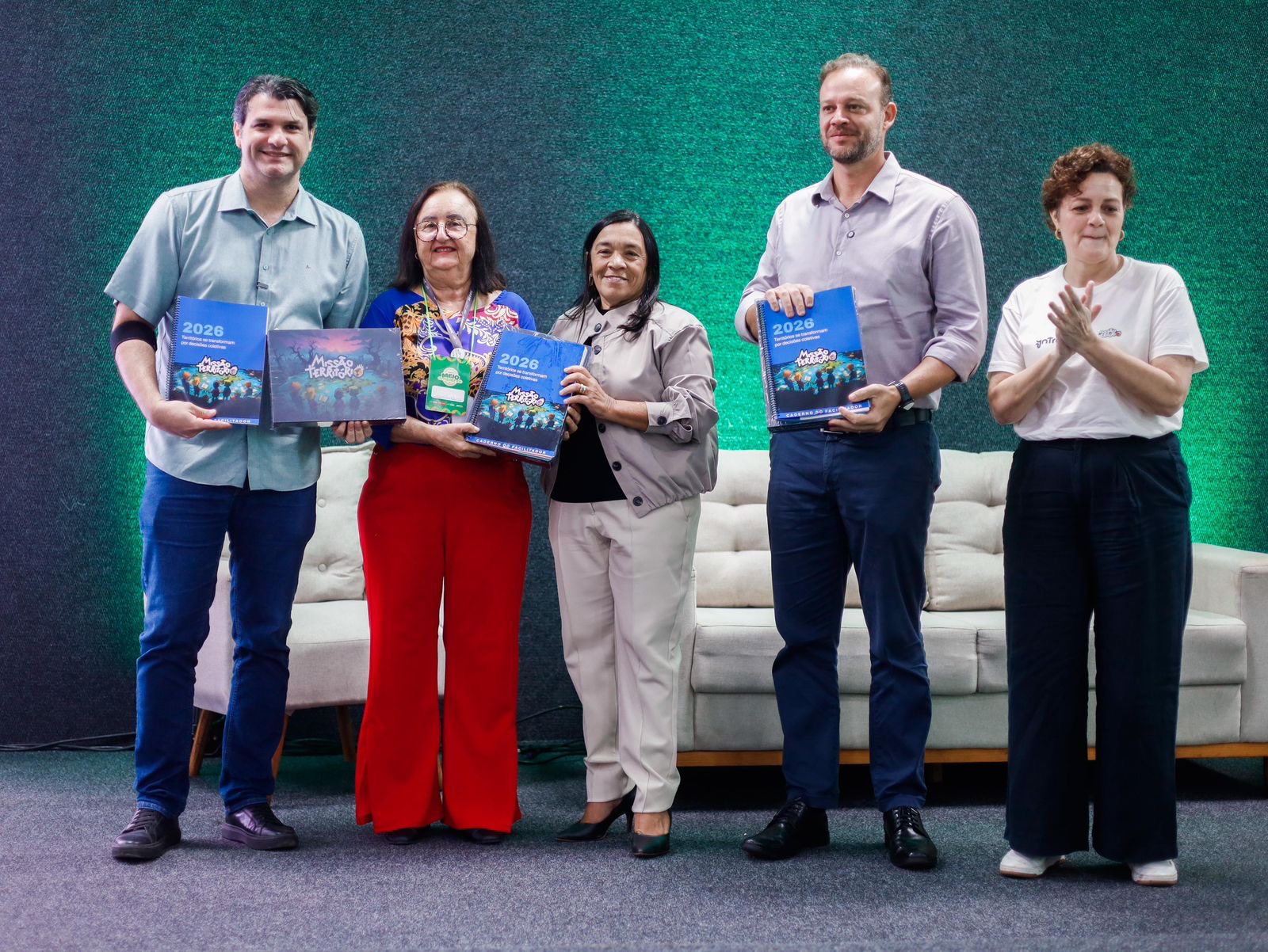 Meio AmbienteLeo Bezerra reafirma compromisso com o plantio de árvores e reforça cuidados com o descarte corretamente de lixo