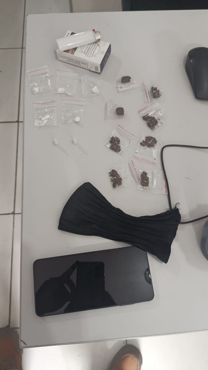 POLÍCIA MILITAR, ATRAVÉS DO 18º BPM, APREENDE DROGAS E CONDUZ SUSPEITO POR TRÁFICO EM QUEIMADAS