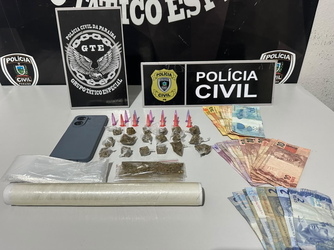 EM ALAGOA NOVA: Polícia Civil prende mulher em flagrante por tráfico de drogas
