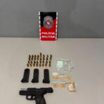 POLÍCIA MILITAR PRENDE INDIVÍDUO POR PORTE ILEGAL DE ARMA DE FOGO E TRÁFICO DE DROGAS EM SANTA RITA