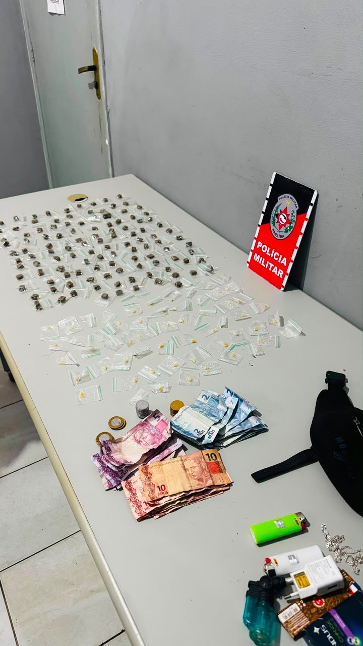 BEPTur apreende mais de 170 porções de drogas durante ação em Lucena; suspeito é preso após tentativa de fuga