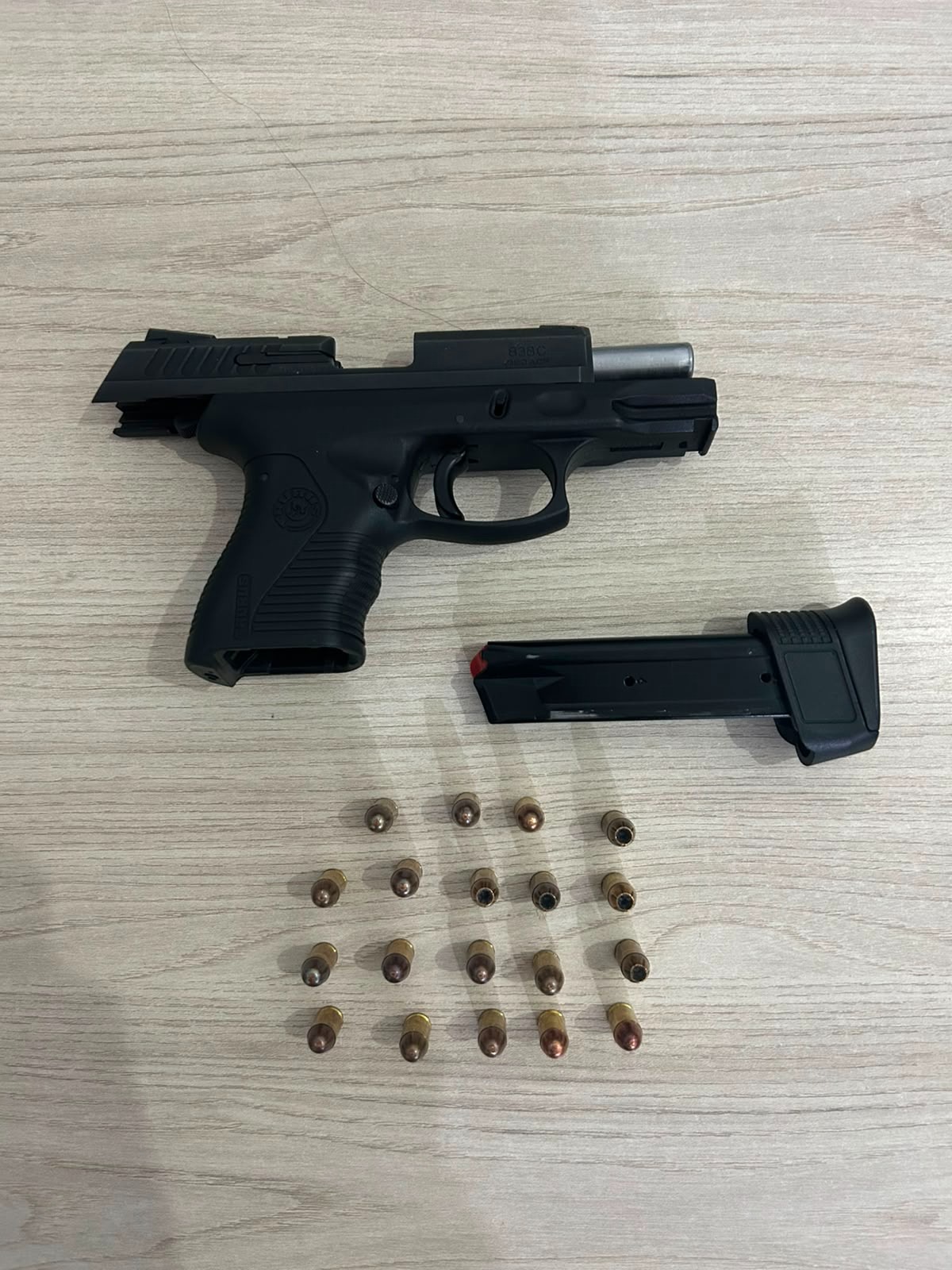 EM SAPÉ: Polícia Civil prende suspeito em flagrante e recupera arma de fogo com restrição de roubo