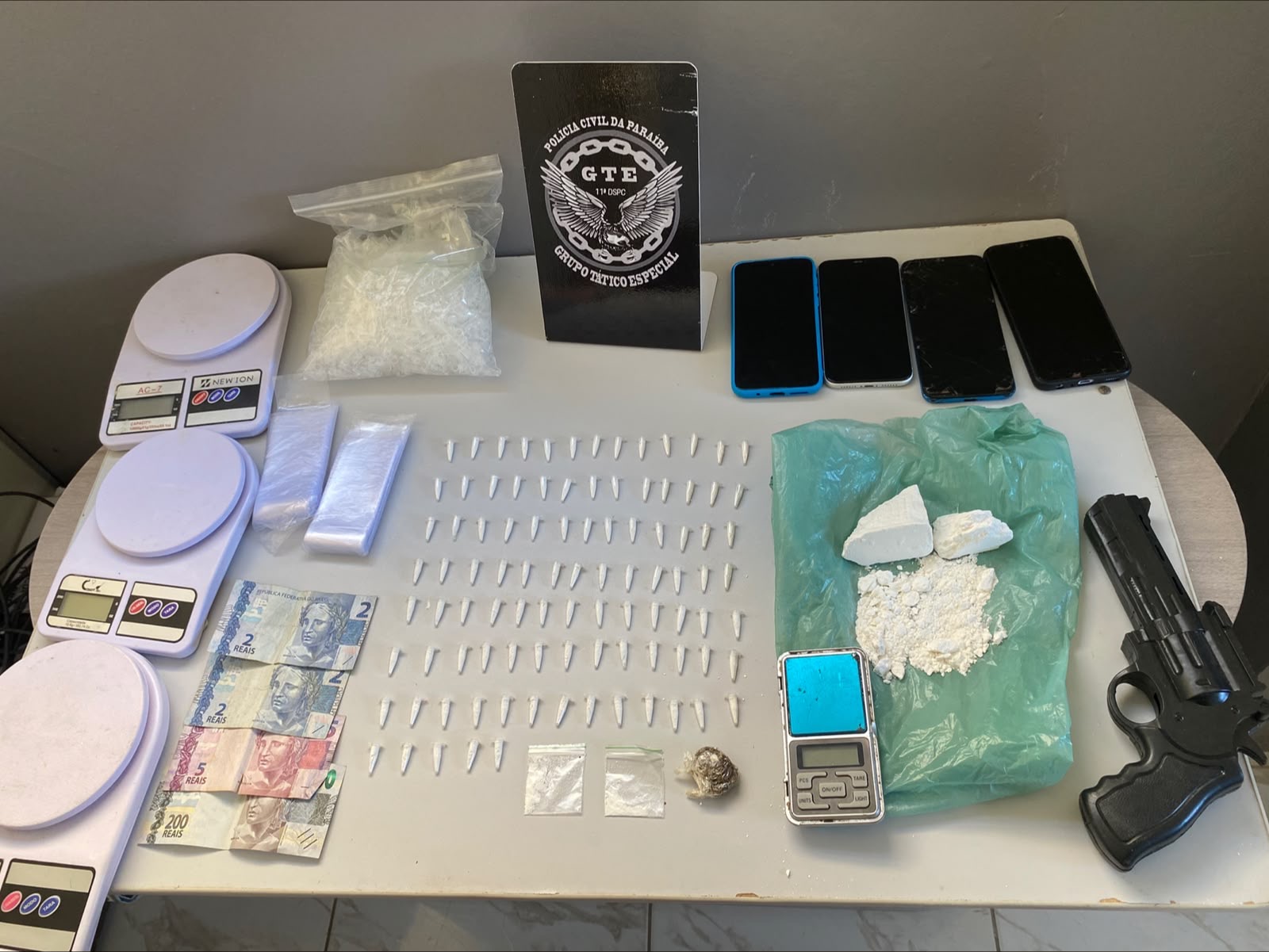 EM BOQUEIRÃO: Polícia Civil deflagra operação de combate ao tráfico de drogas e prende suspeito