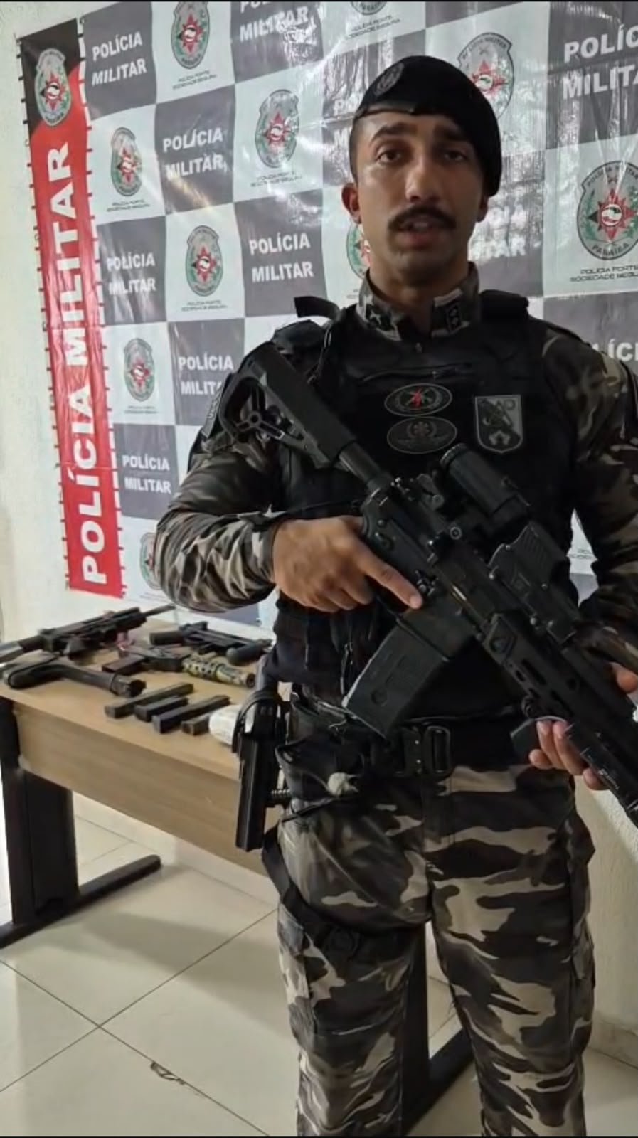 🚨 FORÇA TÁTICA DO 1º BPM APREENDE TRÊS SUBMETRALHADORAS E DROGAS NO BAIRRO DO CRISTO, EM JOÃO PESSOA 🚔