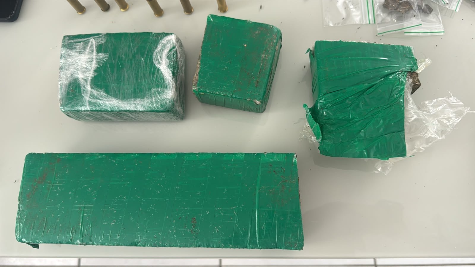 EM CAMPINA GRANDE: Polícia Civil prende homem em flagrante com 12 tabletes de cocaína