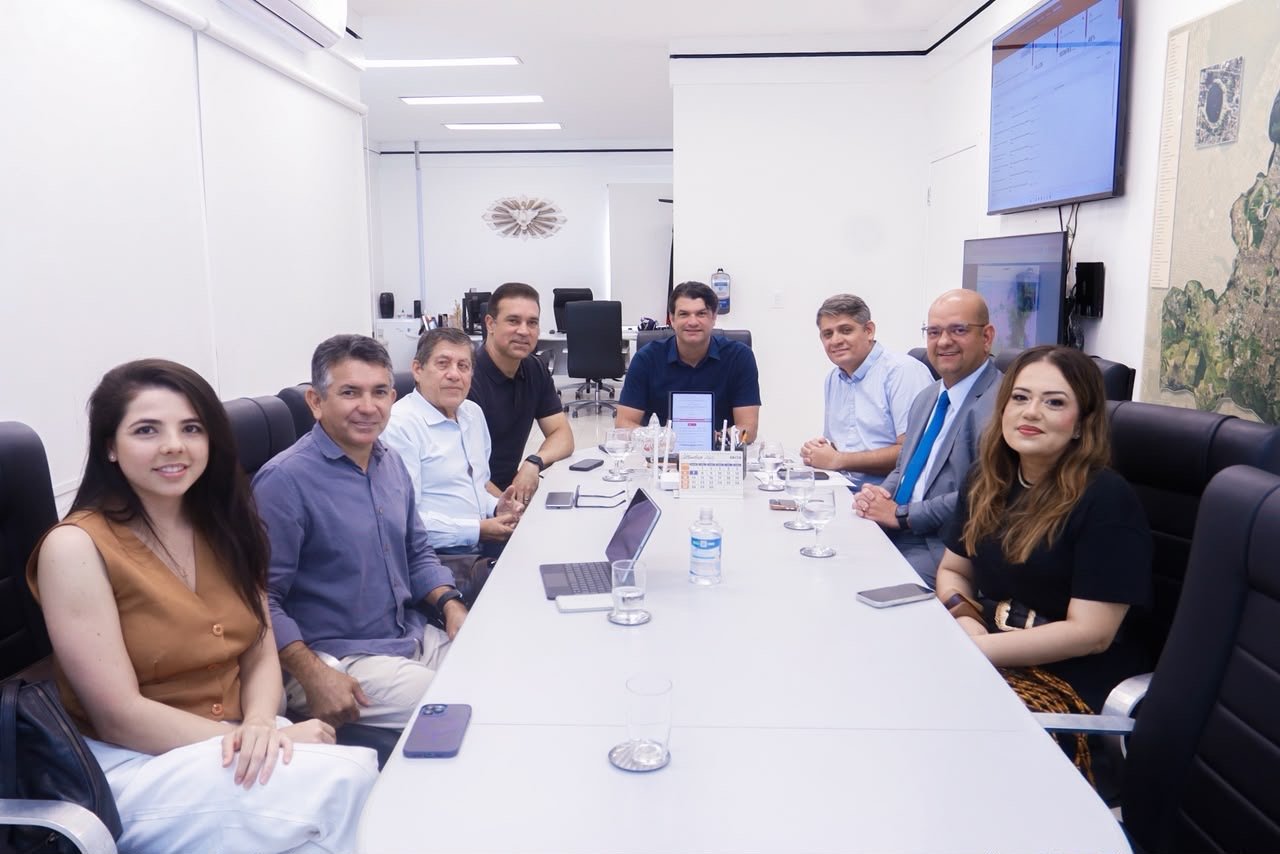 Incentivo a novos negóciosLeo Bezerra assina Lei que cria o Distrito Criativo para fomentar a economia e fortalecer o Centro Histórico