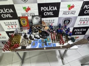 EM TAVARES: Polícia Civil apreende armas, munições restritas, pólvora e cerca de 30kg de estopim