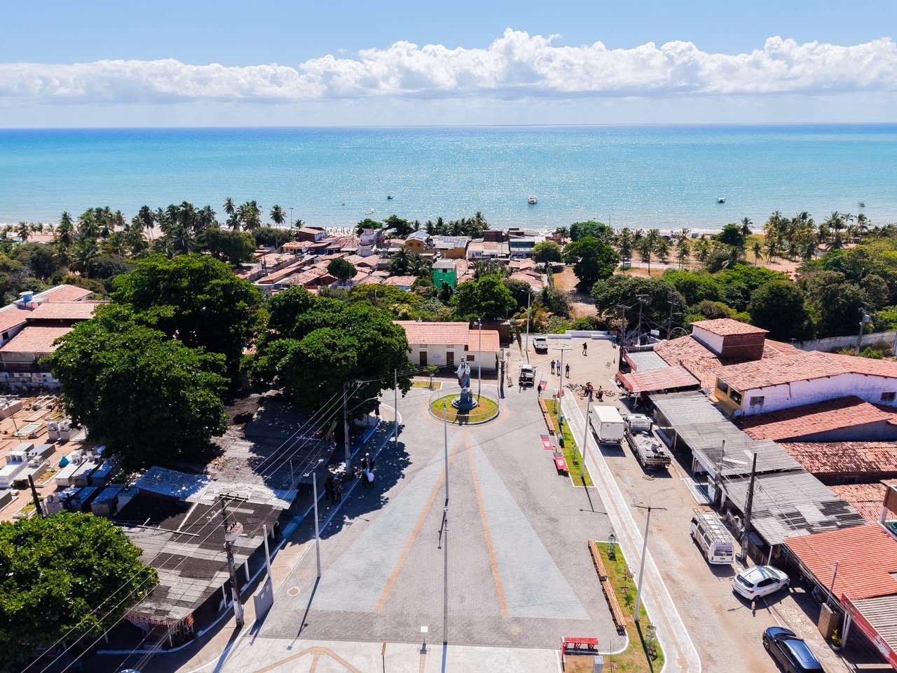 Infraestrutura completaLeo Bezerra inspeciona Largo de Nossa Senhora das Penha e convida população para inauguração do espaço com missa de ação de graças