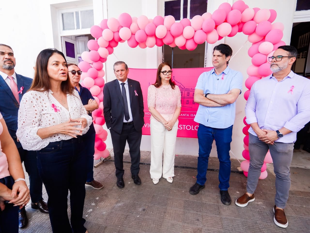 No Santa IsabelLeo Bezerra lança medalha para incentivar atendimento humanizado e reforça ações preventivas do Outubro Rosa
