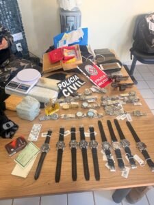 EM POMBAL: Polícia Civil prende quatro suspeitos de roubo a estabelecimento comercial e recupera relógios avaliados em R$ 70 mil