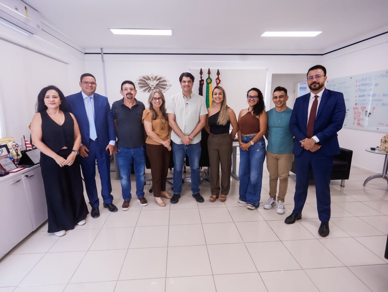 Valorização dos serviçosLeo Bezerra convoca 42 novos profissionais aprovados no último concurso da Educação de João Pessoa, que chega a 542 chamados