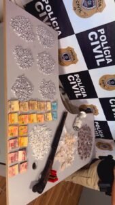 EM ALHANDRA: Polícia Civil apreende drogas, arma e dinheiro durante operação e apreende adolescente