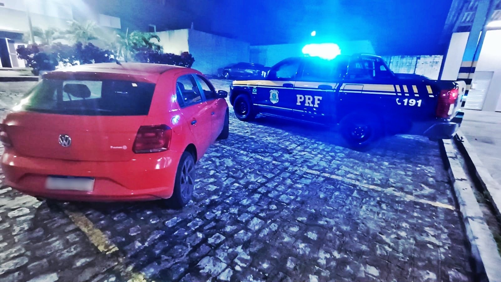 PRF recupera veículo furtado com sinais de adulteração e detém condutor em Cabedelo/PB